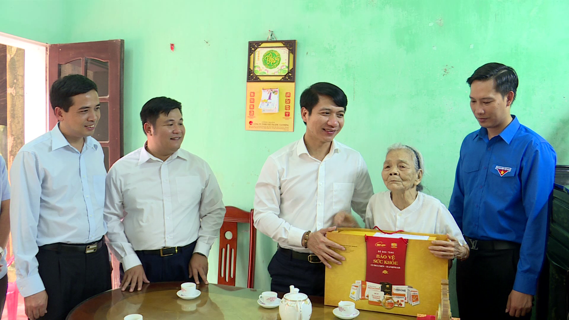 Lanh_dao_TW_Doan_tham_tang_qua_Me_VNAH_tai_tinh_Bac_Ninh(1).png