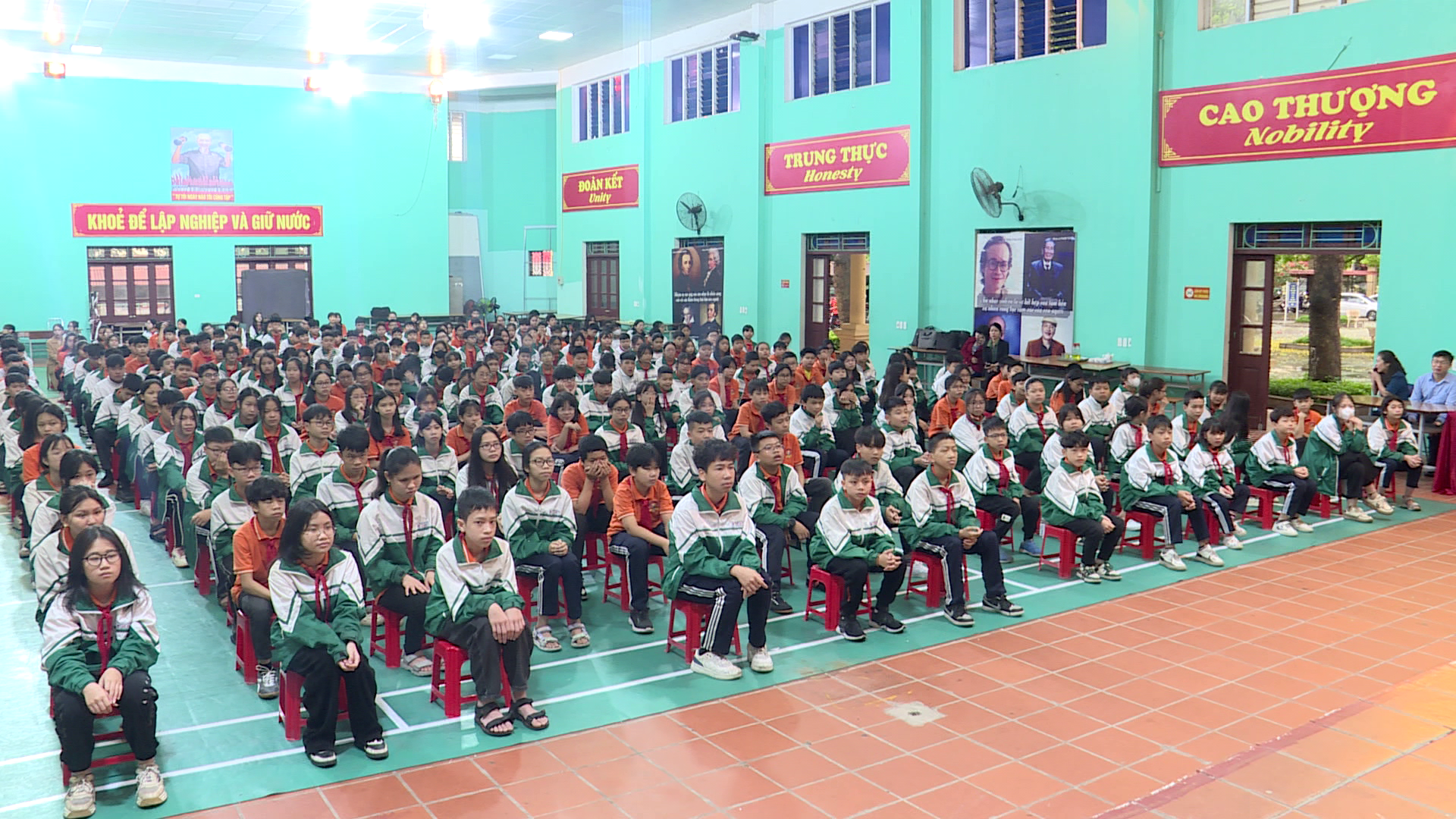noi_chuyen_truyen_thong_voi_hoi_chien_sy_cach_mang_bi_dich_bat_tu_day(1)