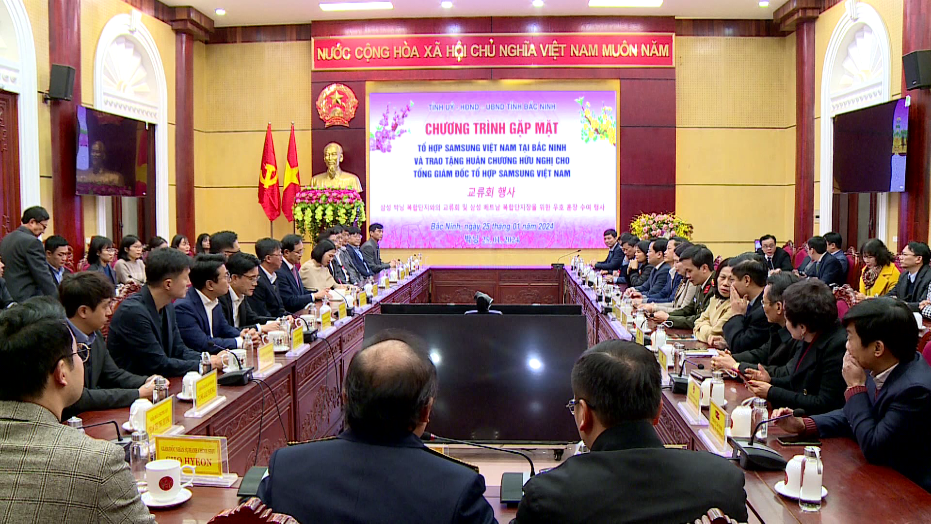 Tinh_BN_gap_mat_to_hop_samsung_viet_nam(1)