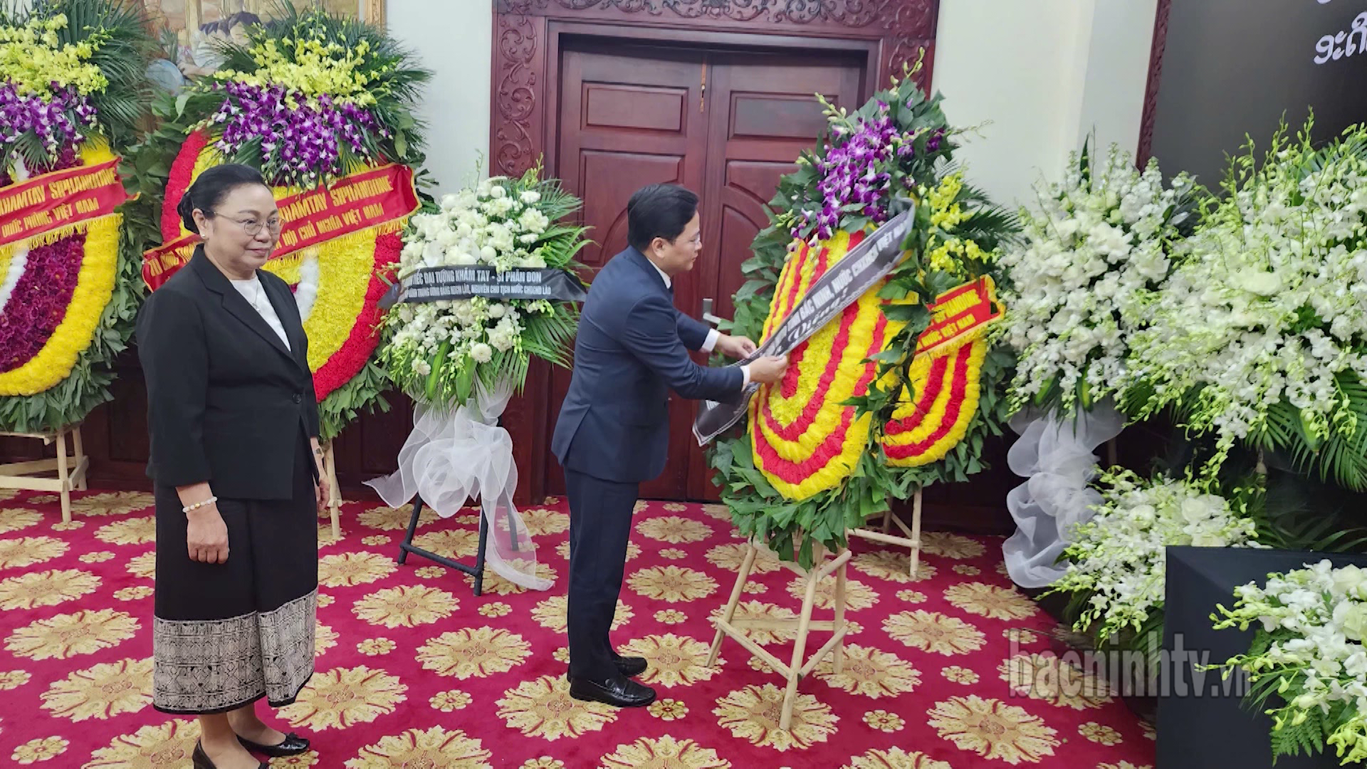 Bi_thu_tinh_uy_dang_hoa_vieng