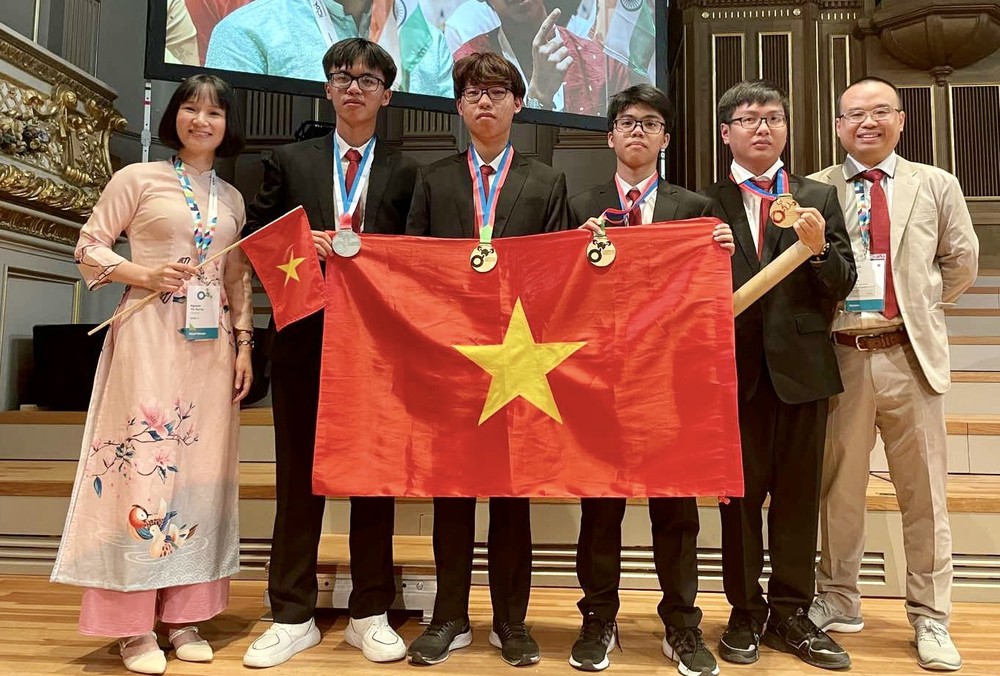 anh_doan_olympic_hoa_hoc_quoc_te_2023_8396