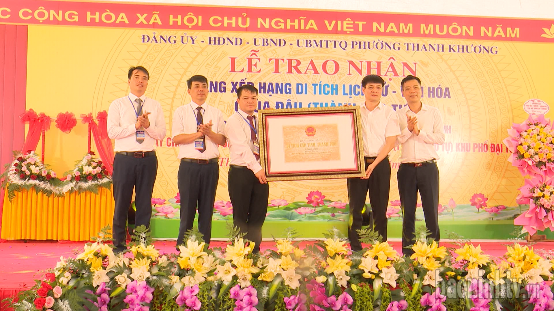 trao_bang_cong_nhan_di_tich_chua_dau