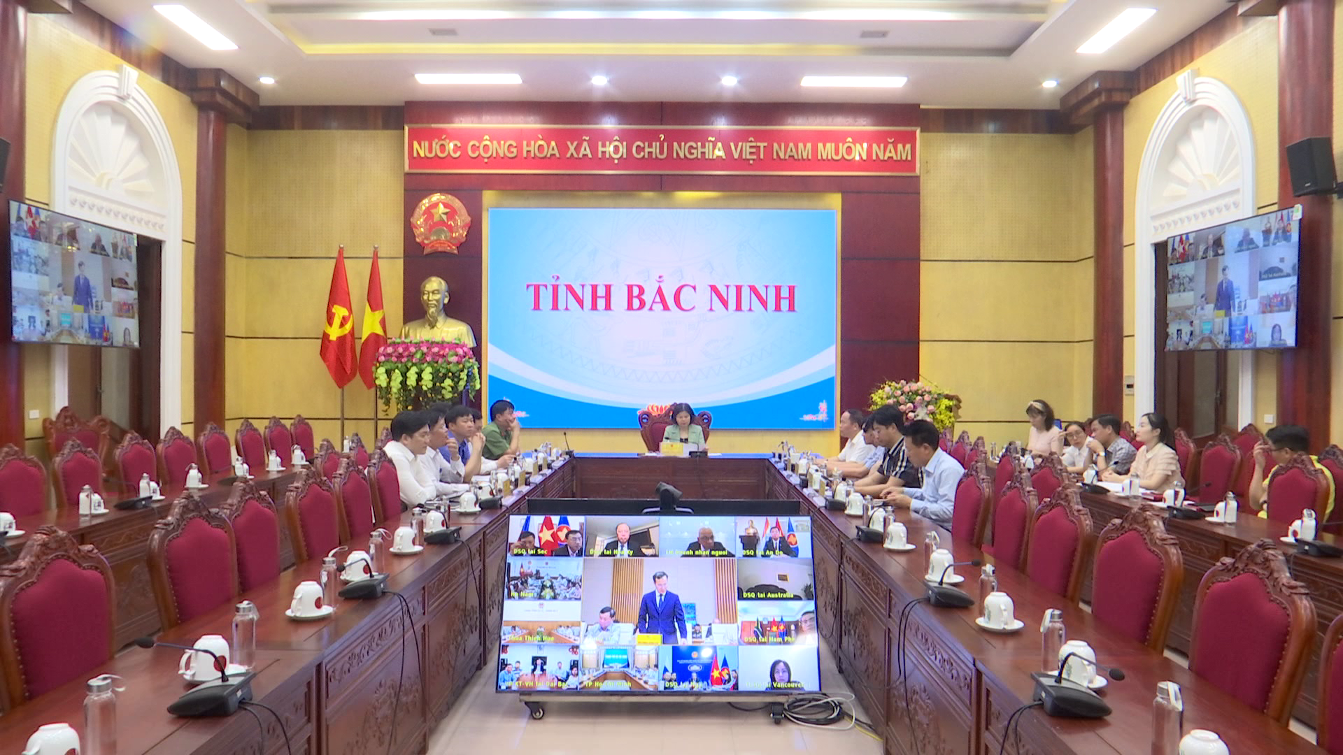 DAY_MANH_NGOAI_GIAO(1).png
