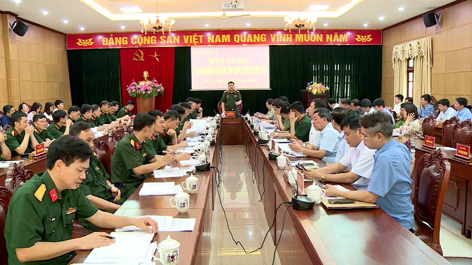 Hoi_nghi_giao_nhien_vu_dien_tap_KVPT_huyen_tien_du(1)