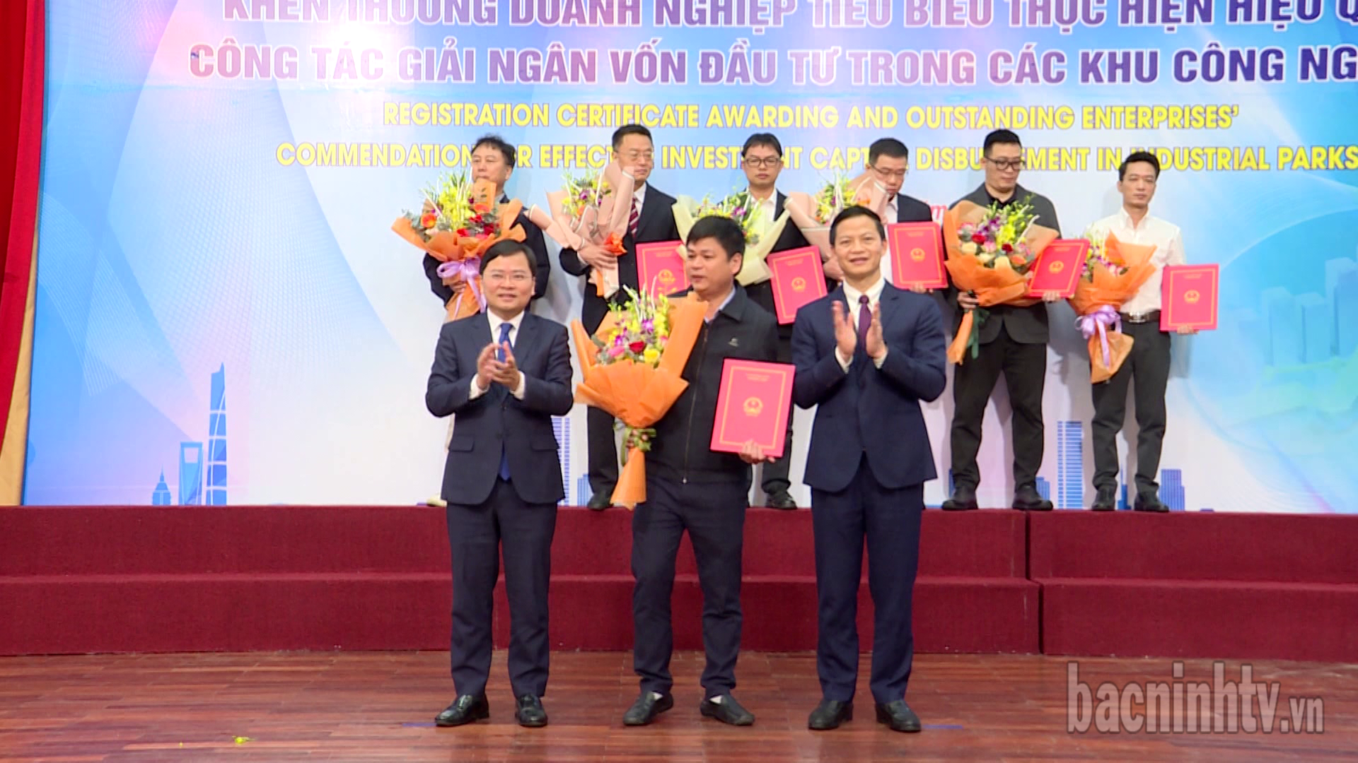 ld_tinh_trao_GCN_dau_tu_cho_dn