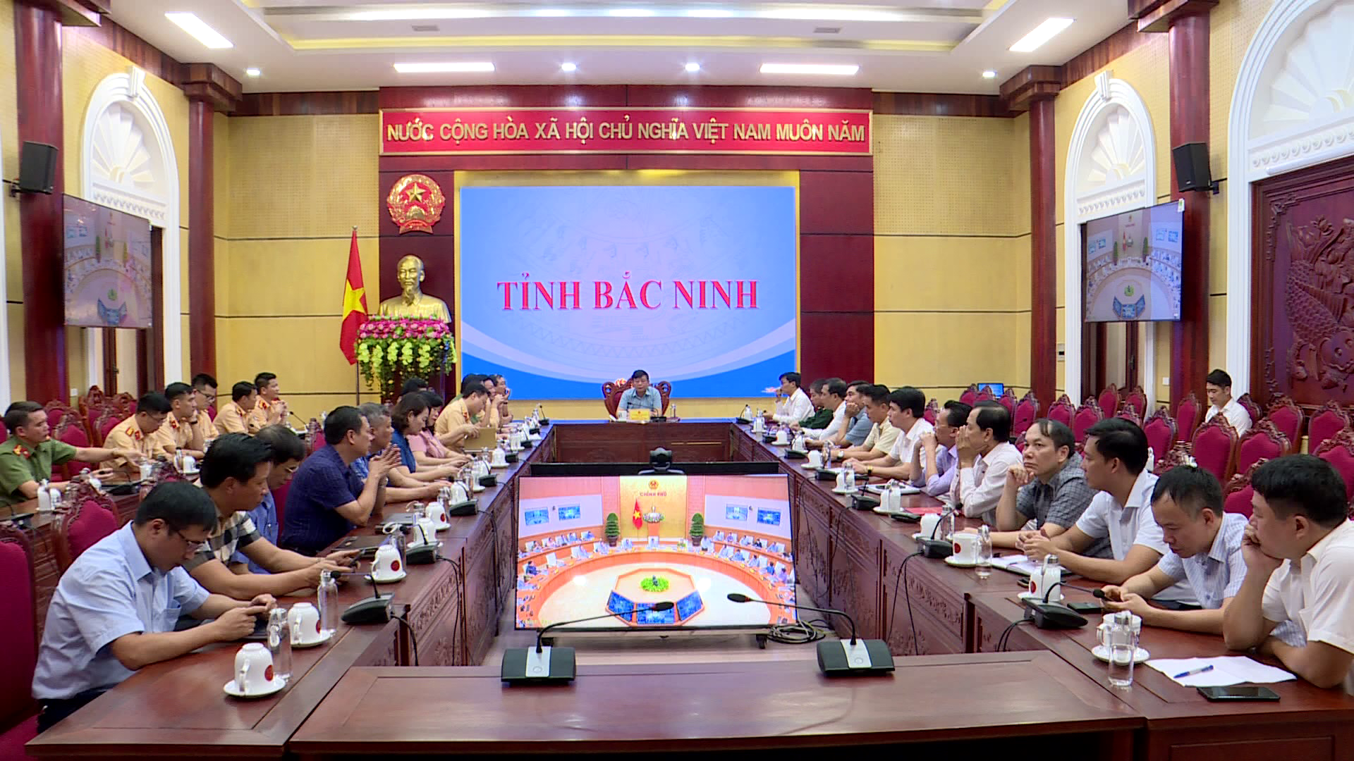 hoi_nghi_truc_tuyen_toan_quoc_ve_dam_bao_GT_cho_hoc_sinh(1)