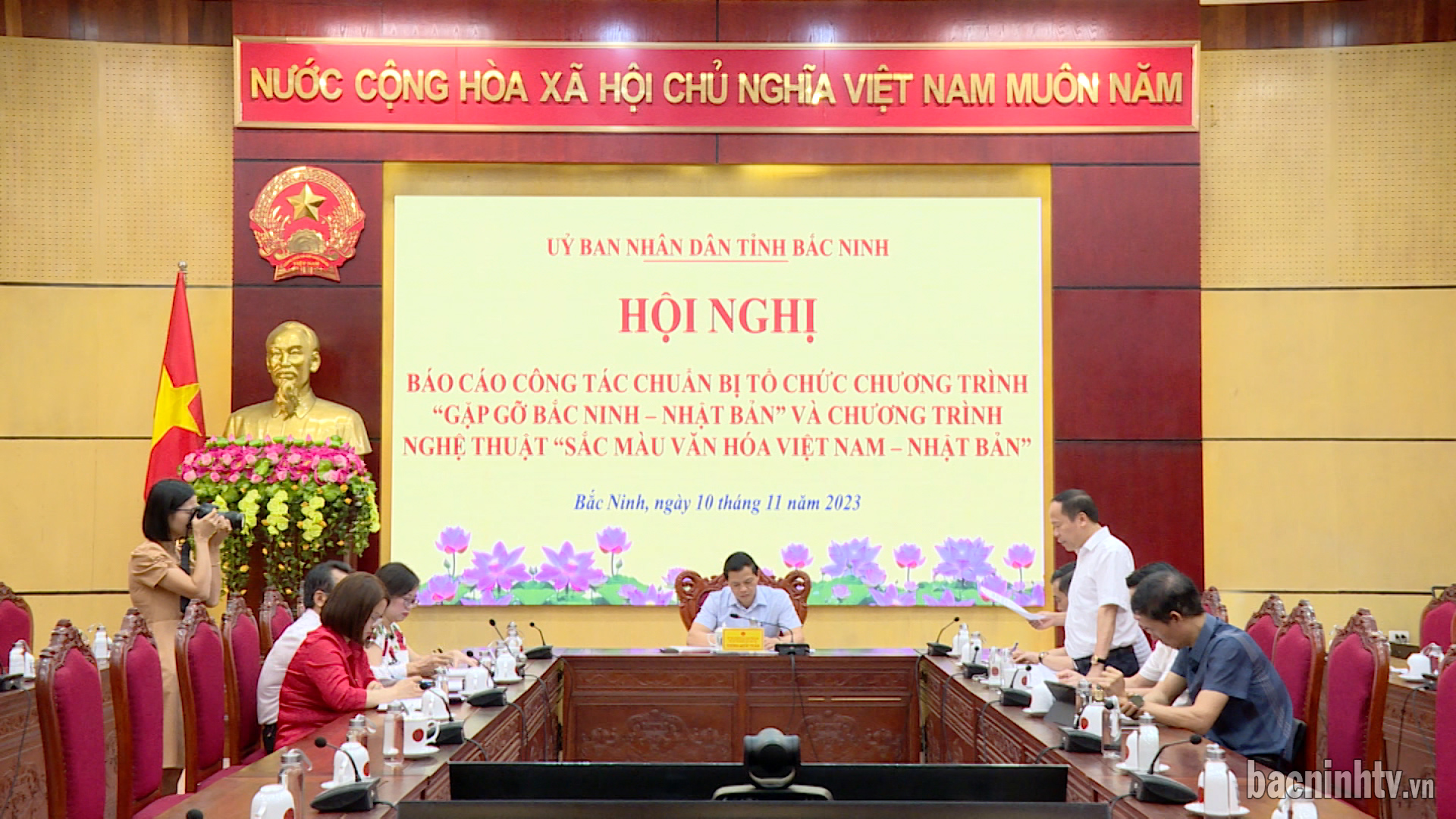 toan_canh_hoi_nghi