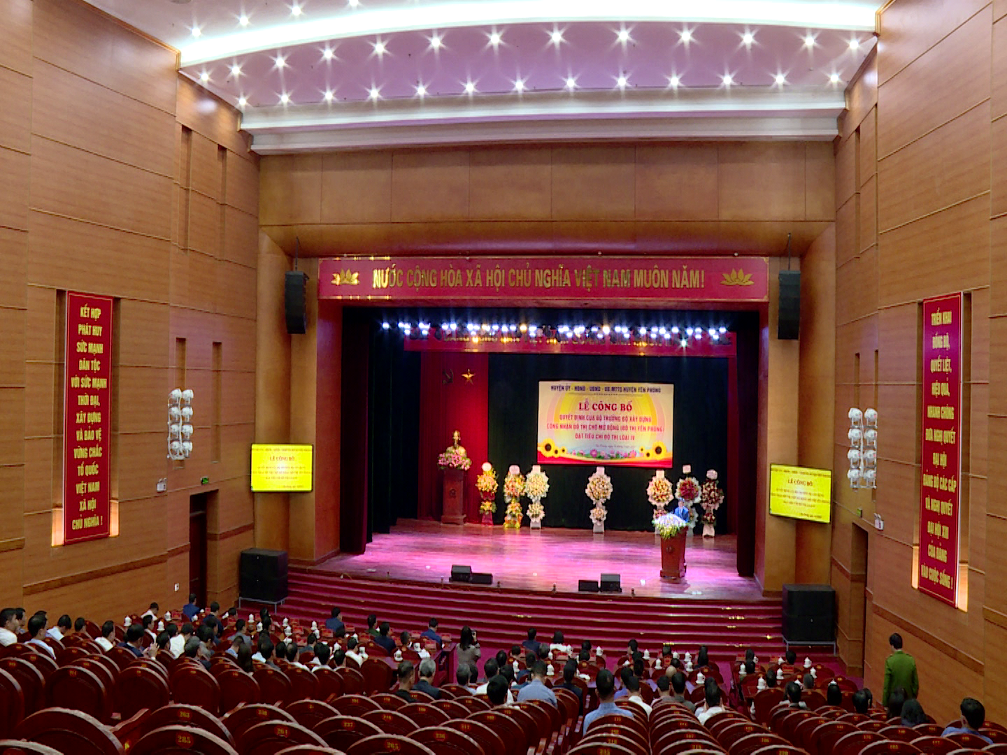 Yen_Phong_cong_bo_QD_cong_nhan_Do_thi_loai_IV(2)