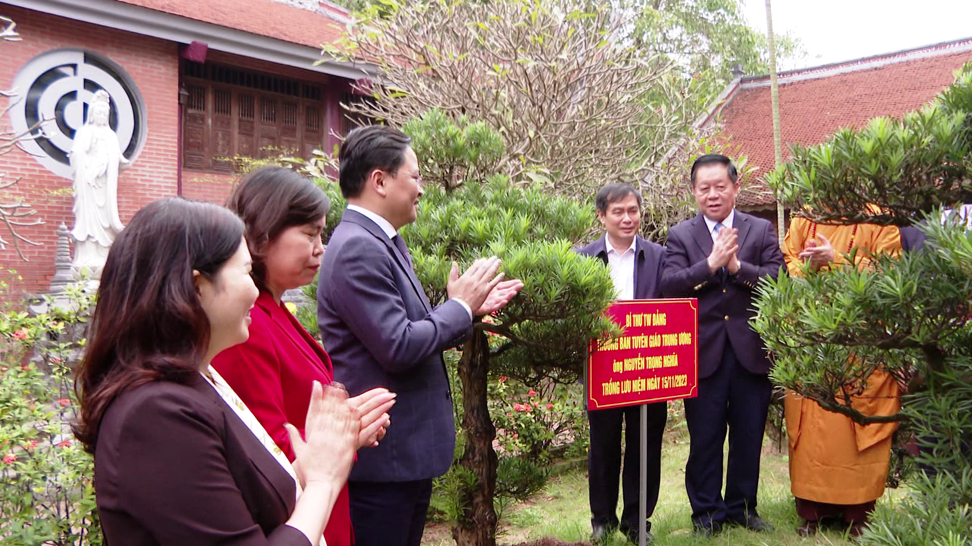 Truong_Ban_tuy_giao_TW_du_DDK_tai_Co_mieu(13)