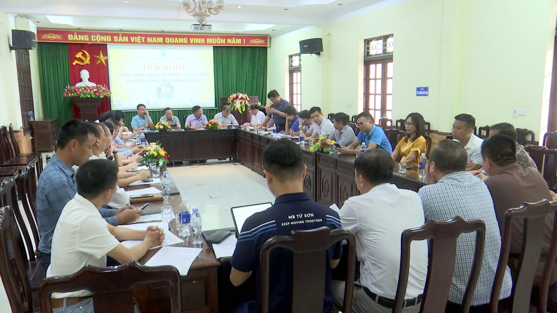 11.5_Tin_Hoi_doanh_nghiep_nho_va_vua_tiep_thu_y_kien(1).png