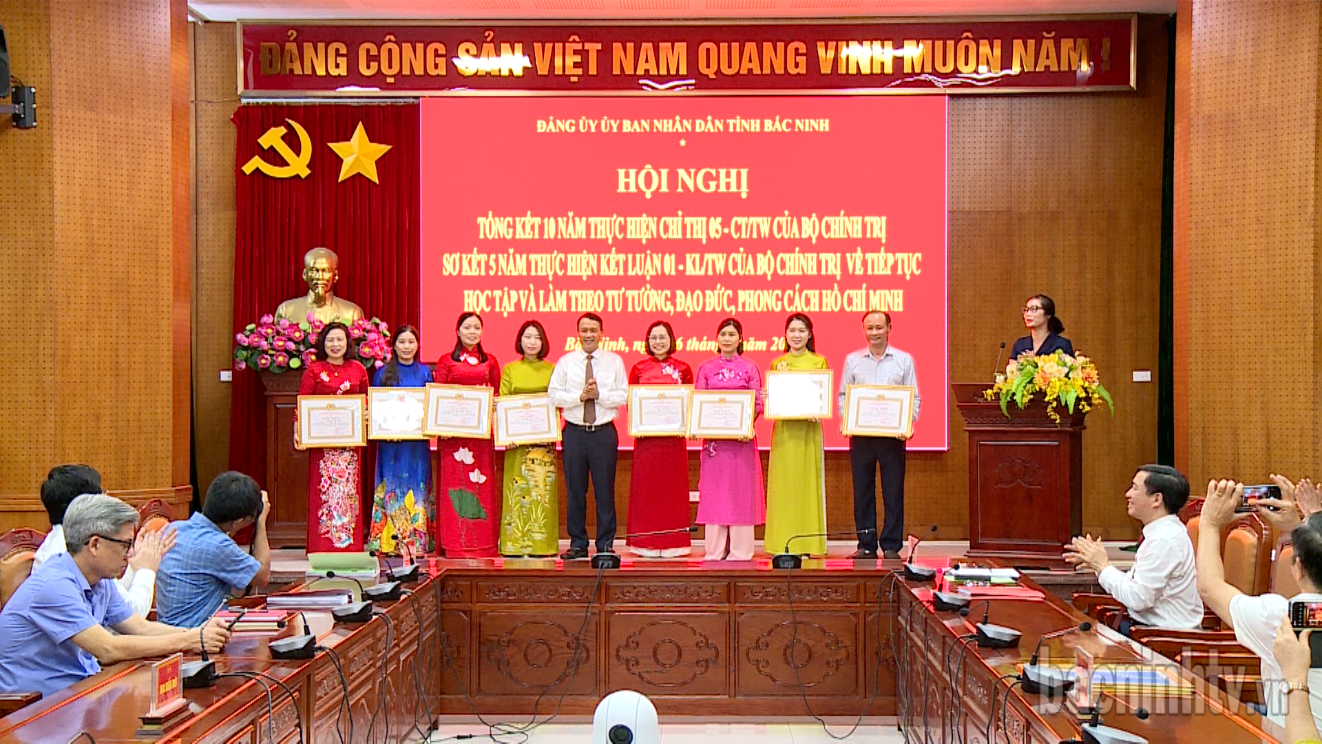 Khen_10_nam
