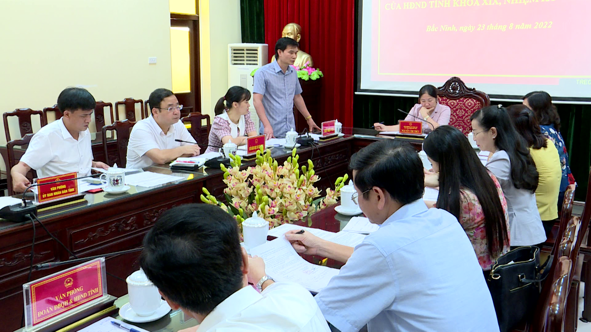 Tin_Ban_Phap_che_tham_tra_noi_dung_trinh_ky_hop_Chuyen_de_(_thu_8_)_1(1)