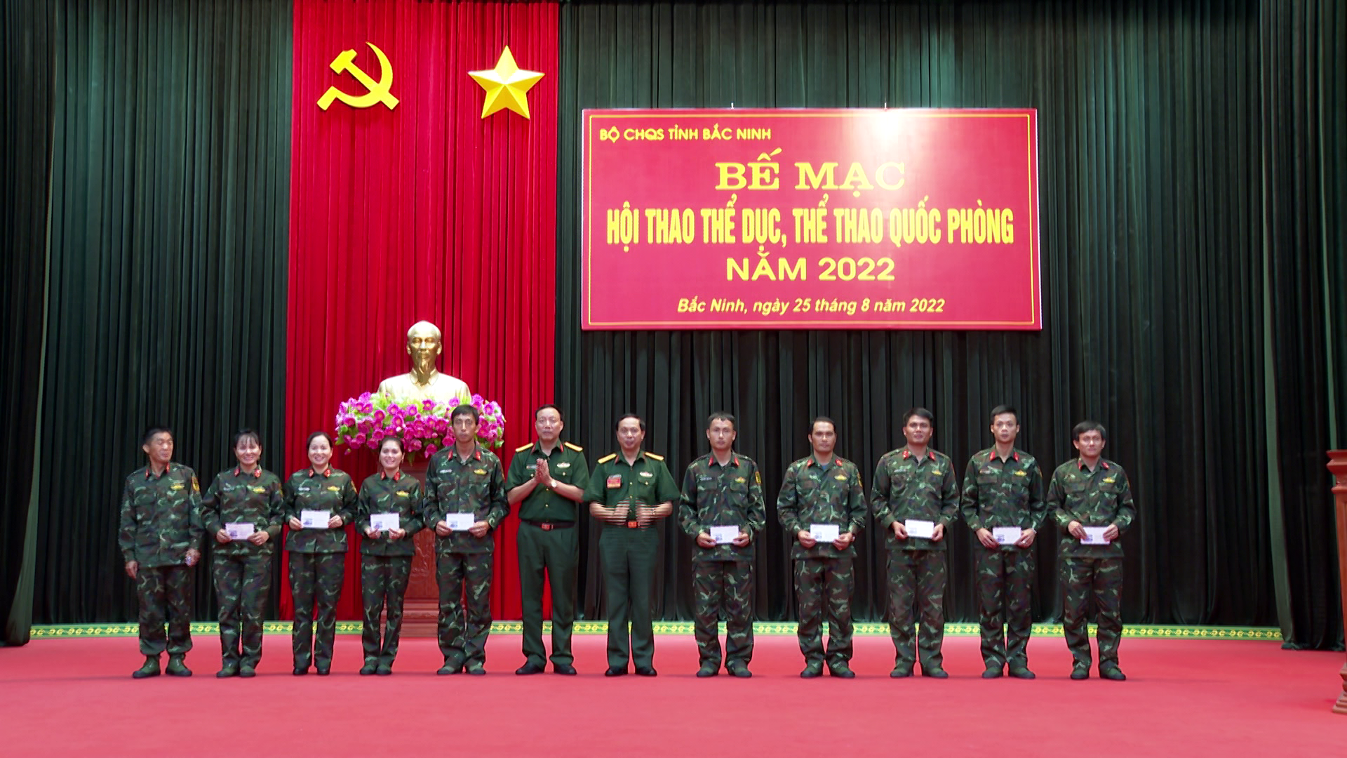 Be_mac_hoi_thao(1)