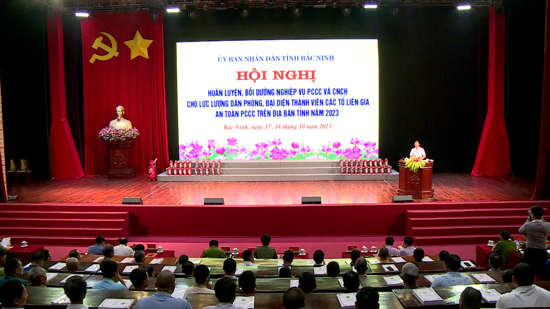Tin_trua_huan_luyen_nghiep_vu_pccc_cho_dan_phong_va_to_lien_gia(1)