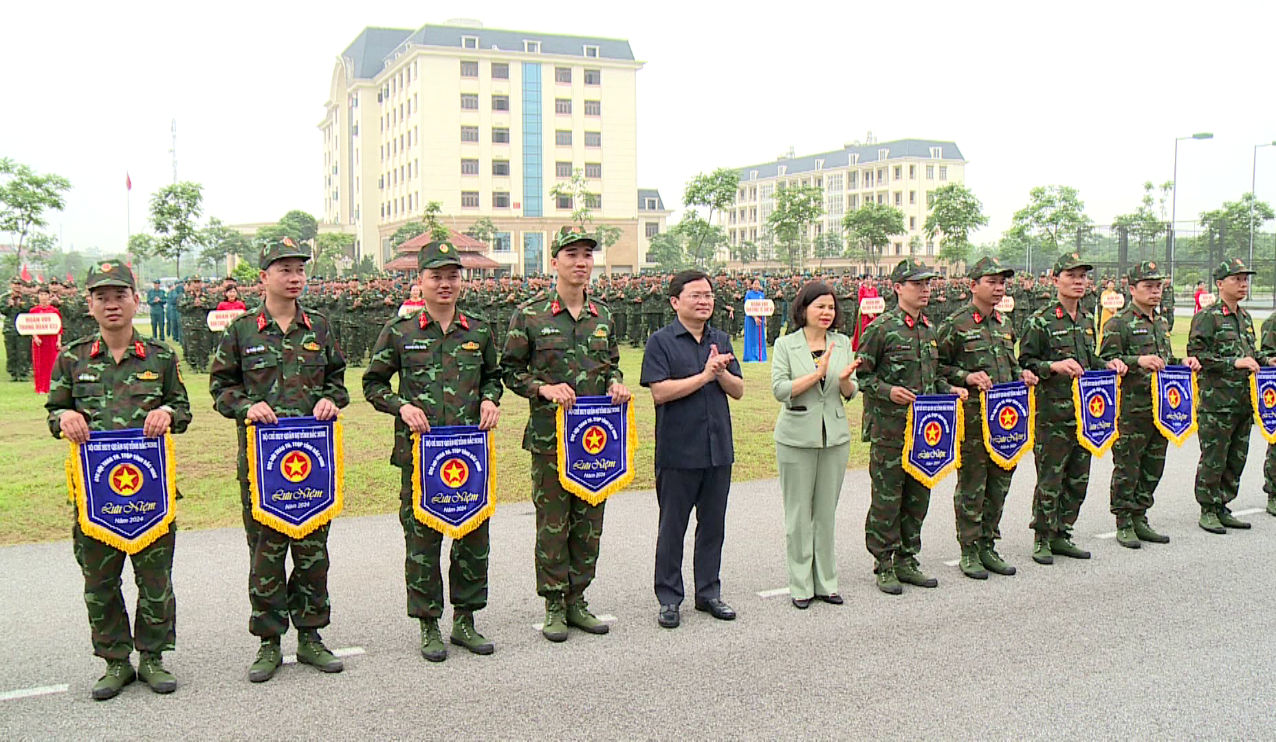 Khai_mac_hoi_thao_quoc_phong_LLVT_tinh_Bn(1)