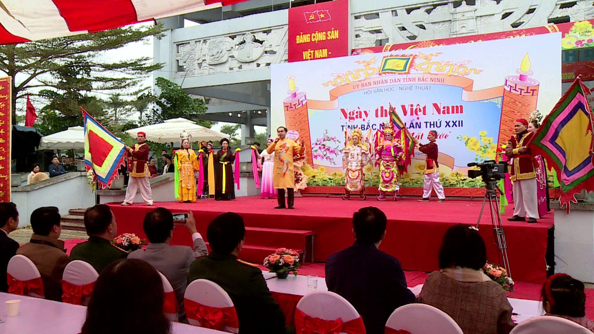 khai_mac_ngay_tho_VN_tai_BN_ban_hoa_am_dat_nuoc(1)