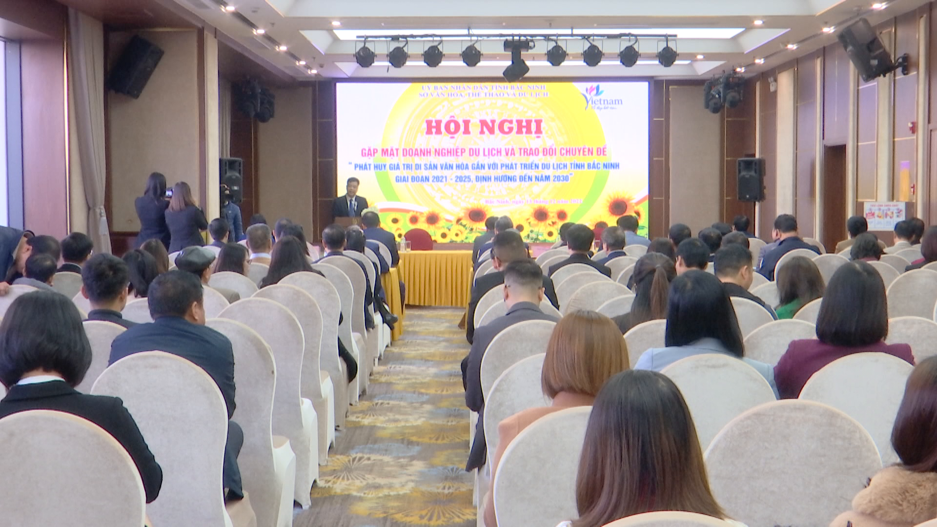 hoi_nghi_du_lich_ngay_2(1)