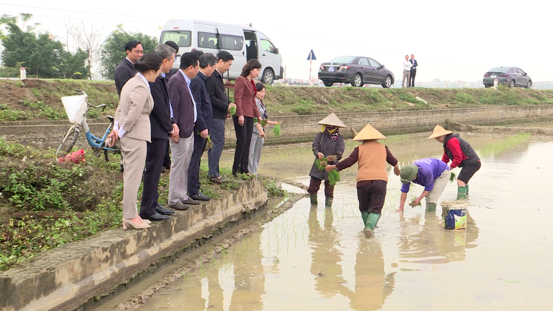 Tin_Ban_Kinh_te_Ngan_sach_khao_sat_tinh_hinh_san_xuat_vu_xuan_o_Cong_ty_Nam_Duong(1)