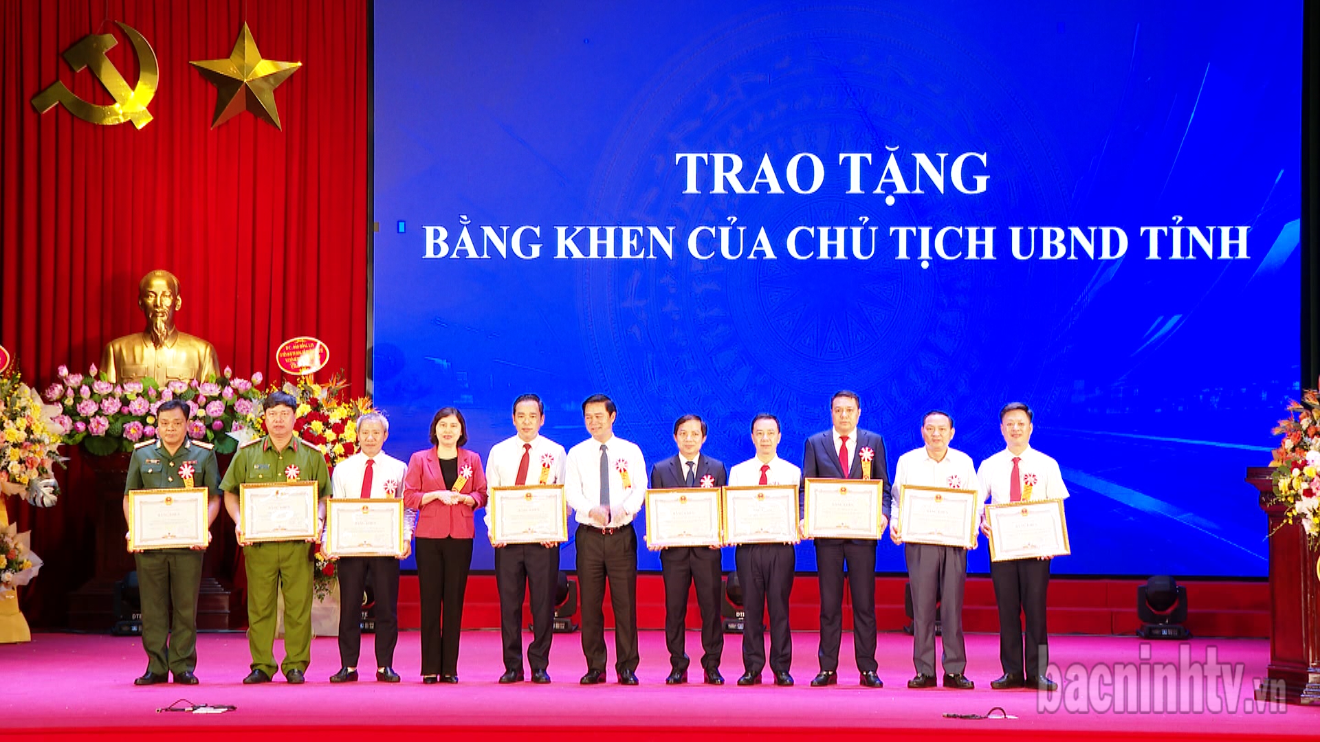 ba_hang_khen