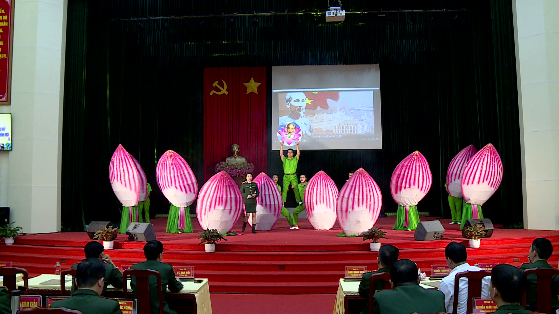 Hoi_thi_tuyen_truyen_pham_chat_bo_doi_cu_ho(2)