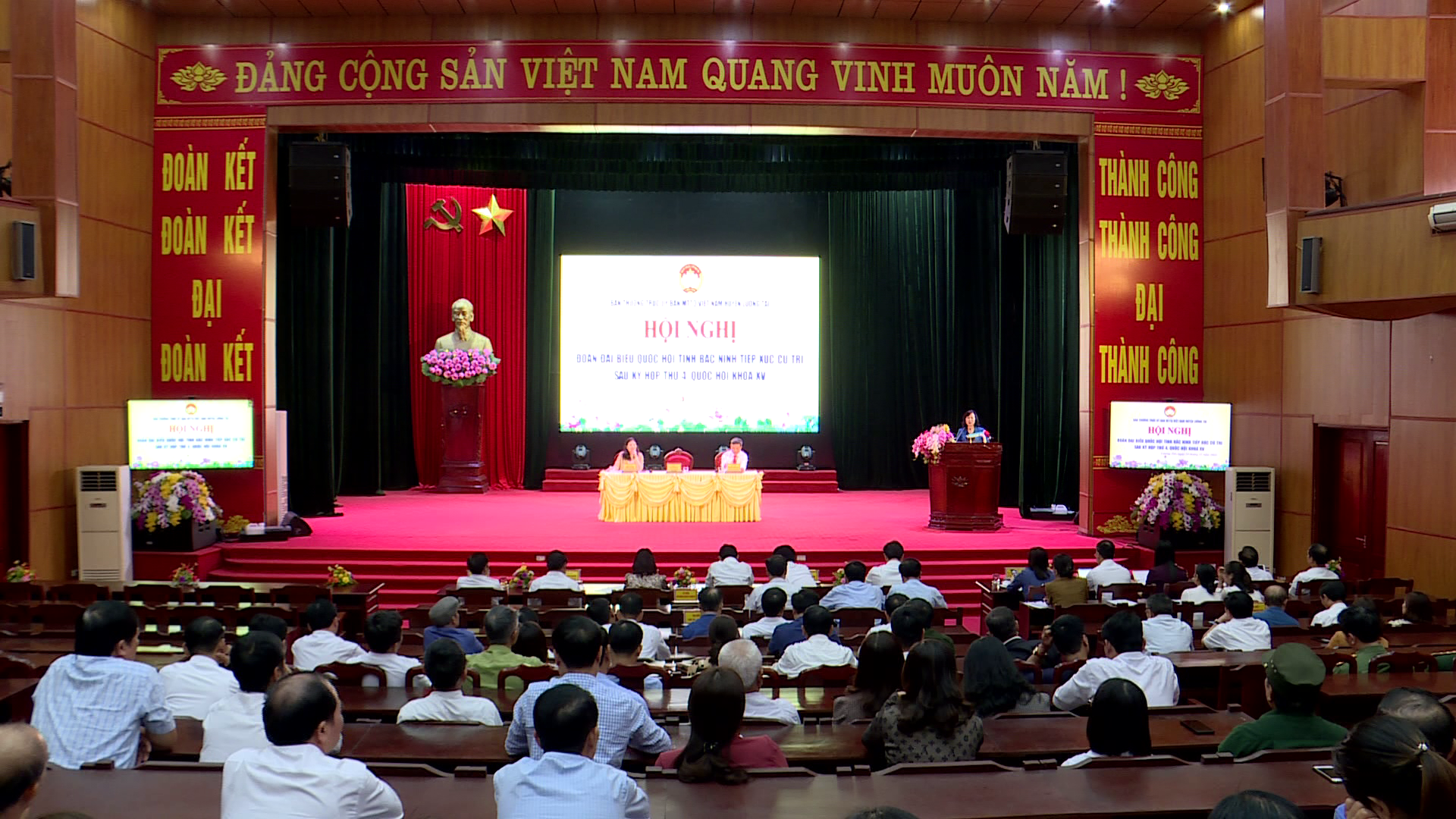 doan_dai_bieu_quoc_hoi_tinh_tiep_xuc_cu_tri_huyen_luong_tai(2)