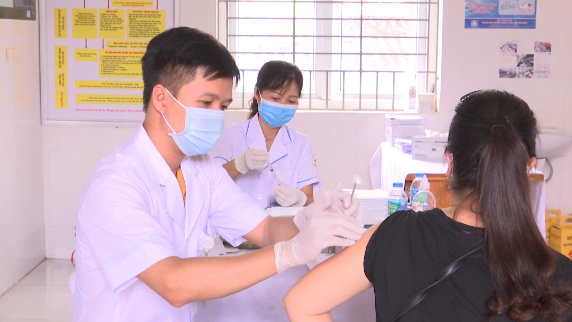 TIEP_NHAN_PHAN_BO_3200_LIEU_VAC_XIN_COVID(1)