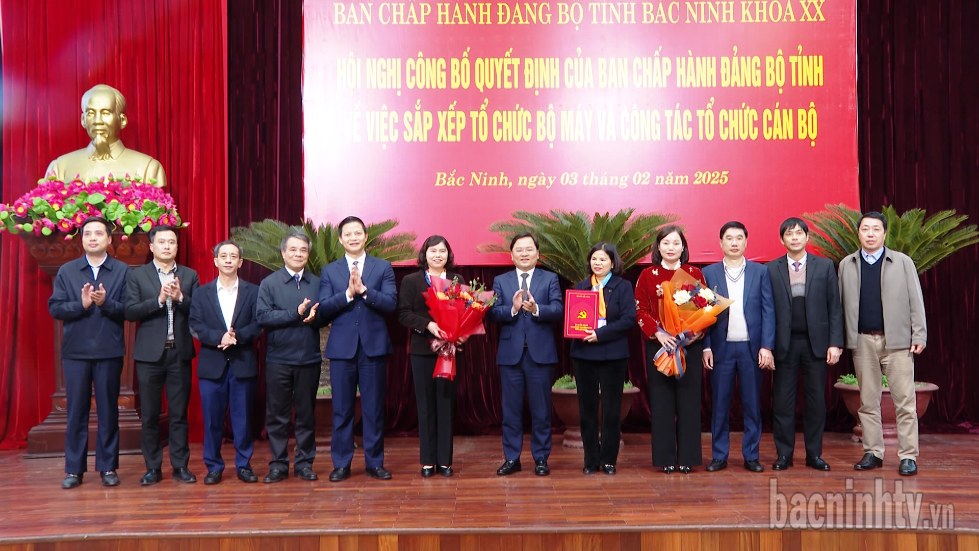 trao_qd_cho_giang_la_bi_thu