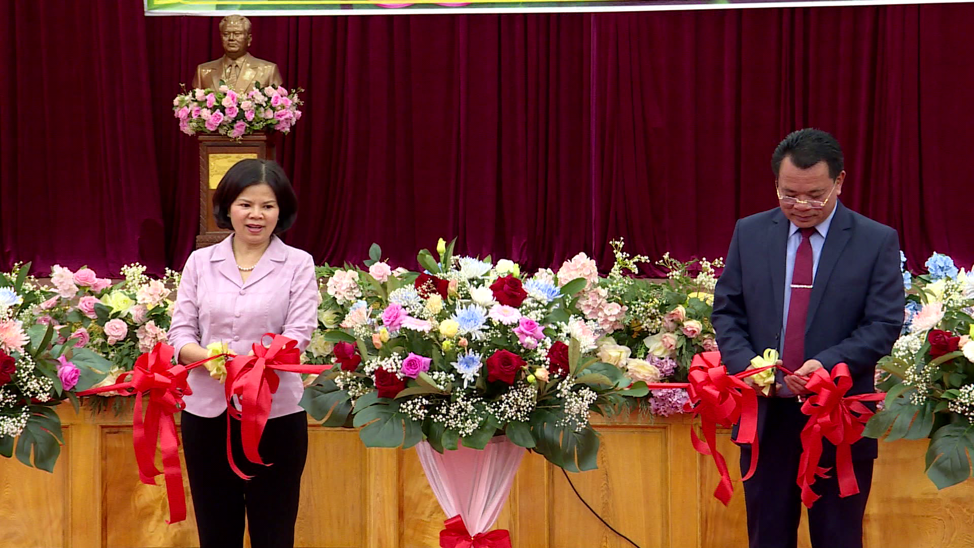 ban_giao_Hoi_truong