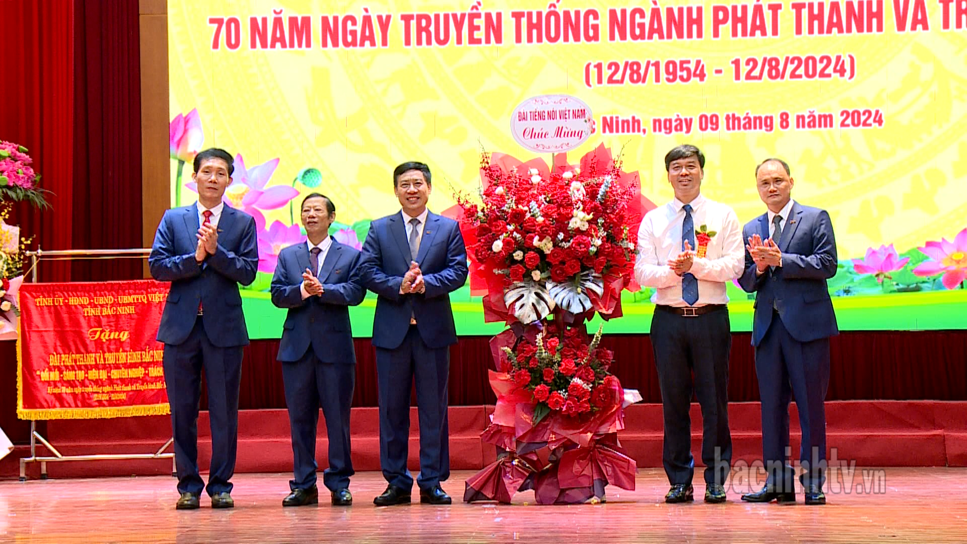 dai_tnvn_tang_hoa