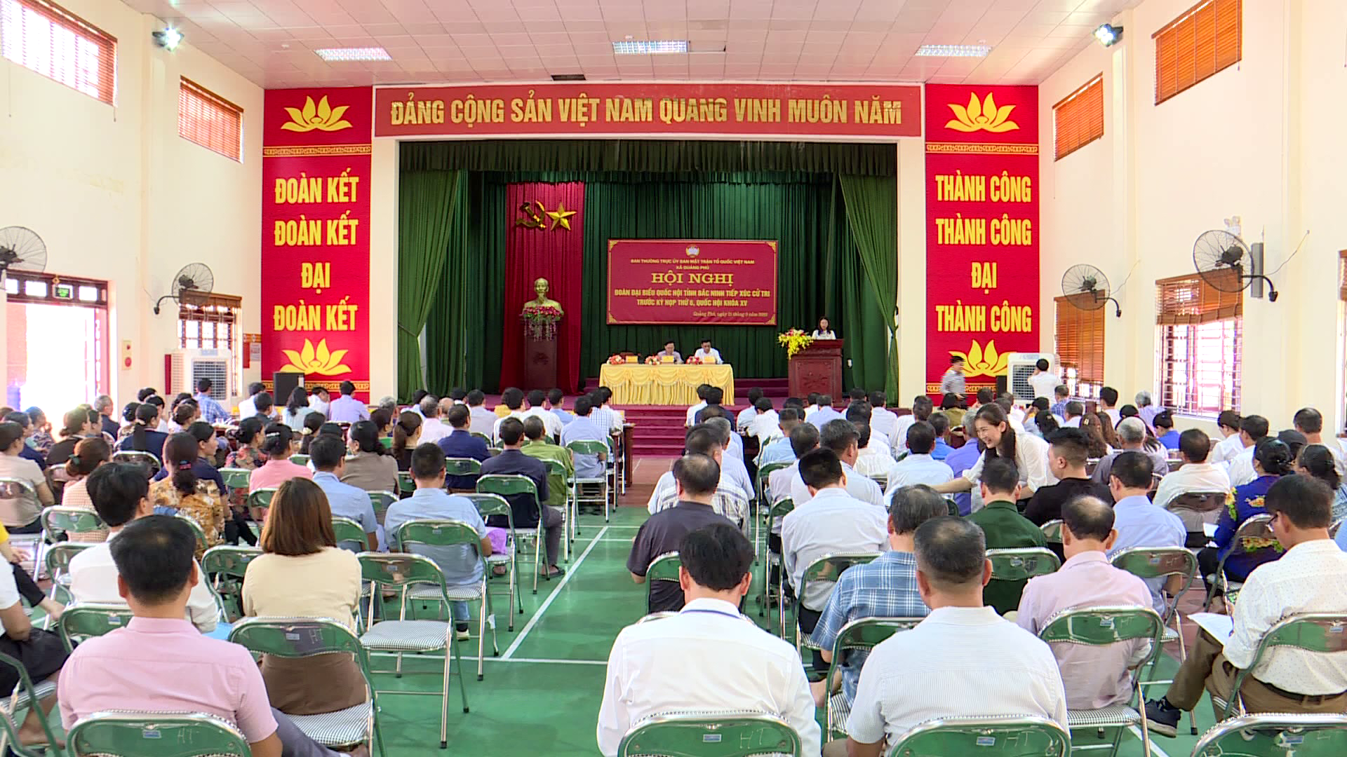 bi_thu_tinhuy_nguyen_anh_tuan_tiep_xuc_cu_tri_xa_quang_phu(1)