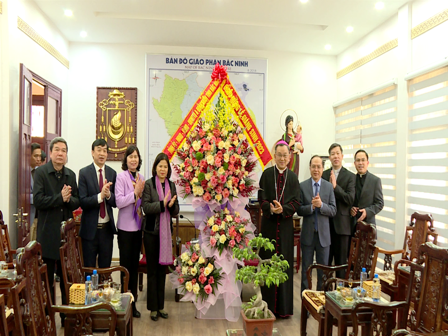 Tang_qua_giao_muc(1)
