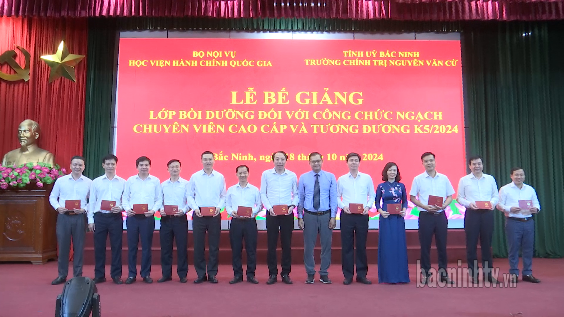 trao_chung_chi_cho_hoc_vien_cao_cap