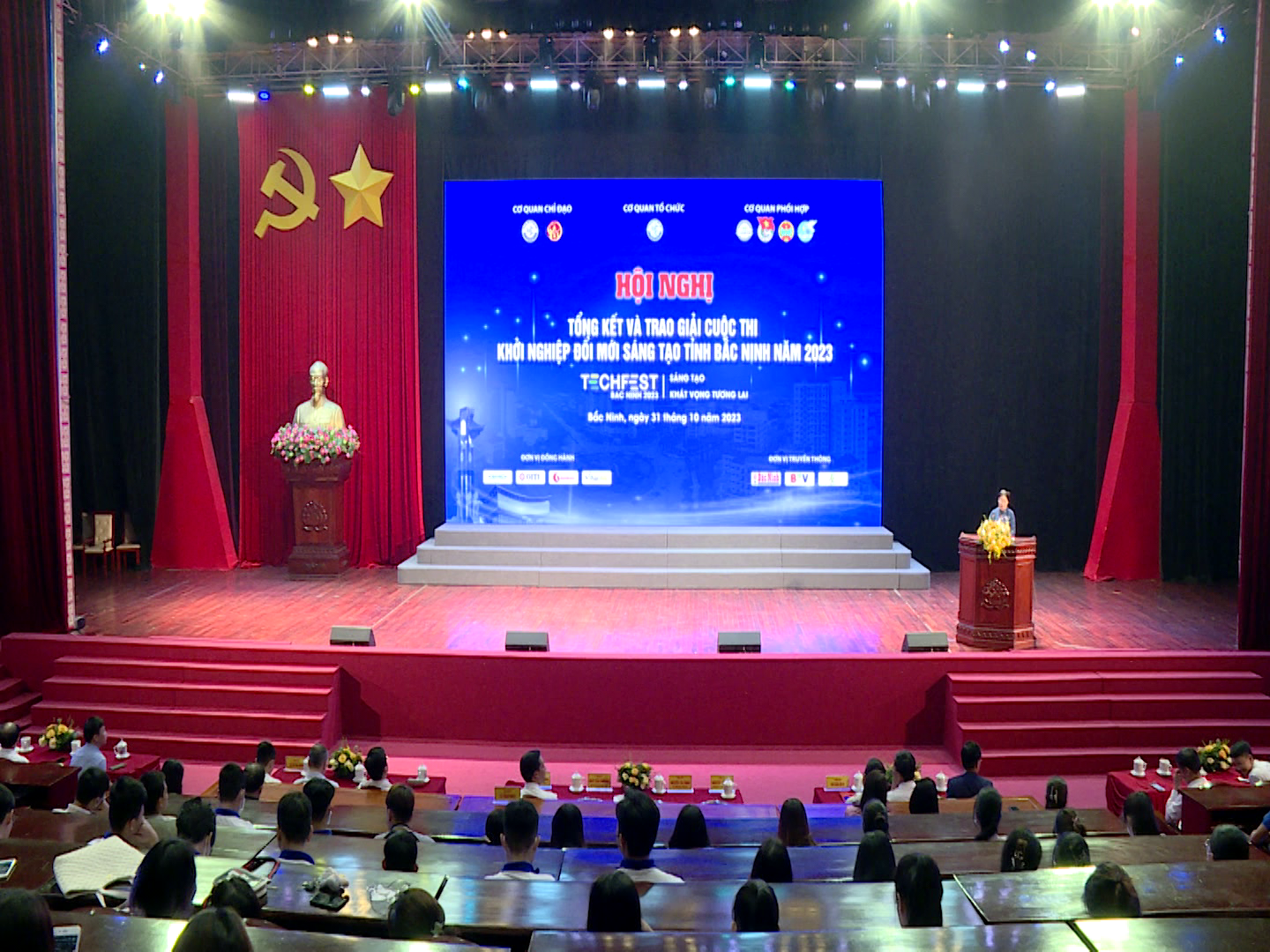 Tong_ket_va_trao_giai_cuoc_thi_khoi_nghiep_sang_tao_tinh_BN(1)