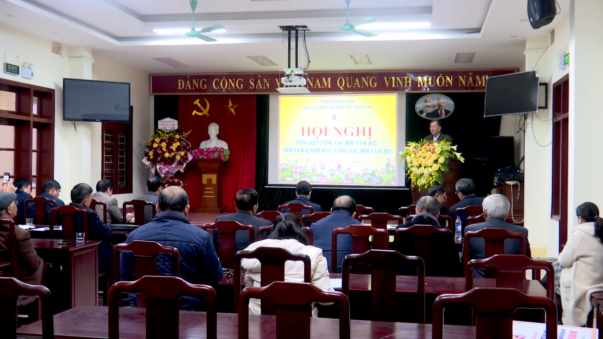 HOI_NAN_NHAN_CHAT_DOC_DA_CAM_T.KHAI_N.VU_2023(1)
