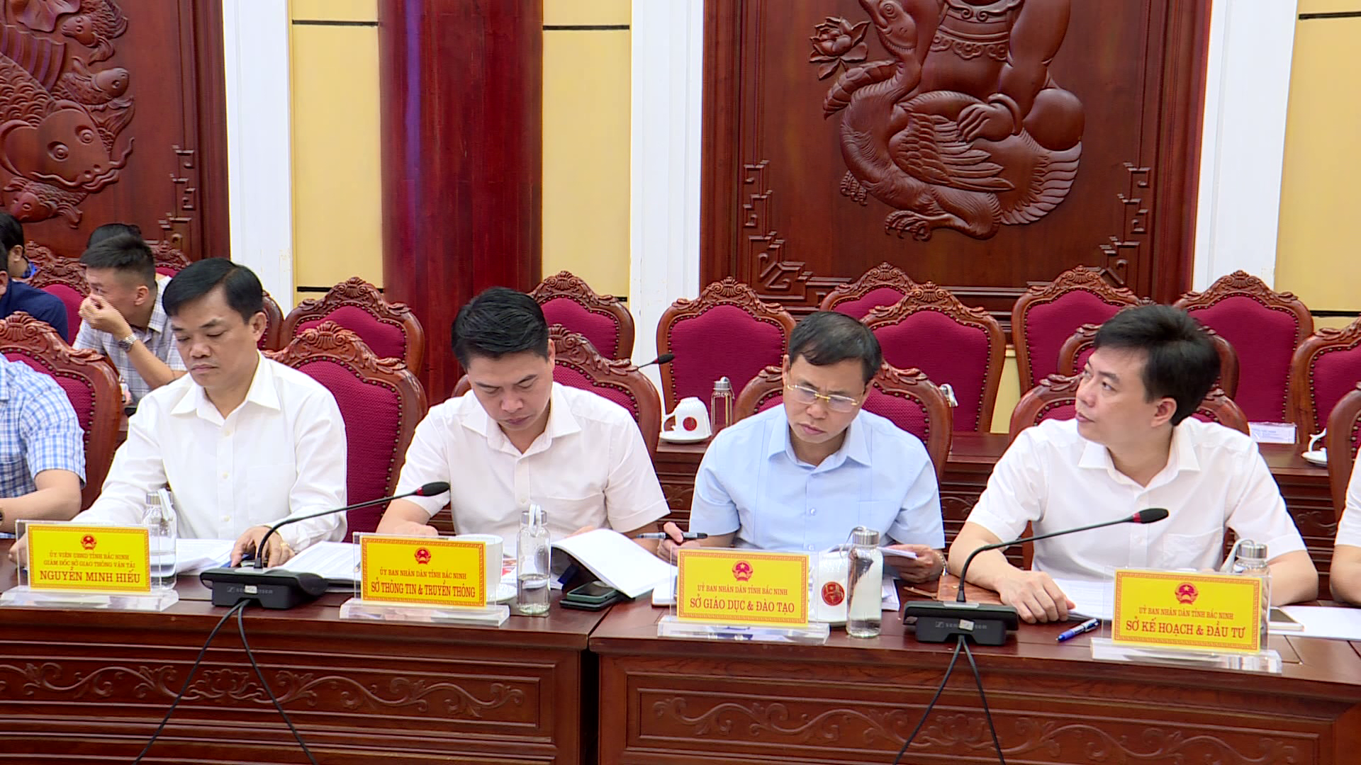 ubnd_tinh_bac_ninh_xem_xet_ho_so_nhiem_vu_dieu_chinh_1_so_phan_khu_tren_dia_ban_tinh(2).png