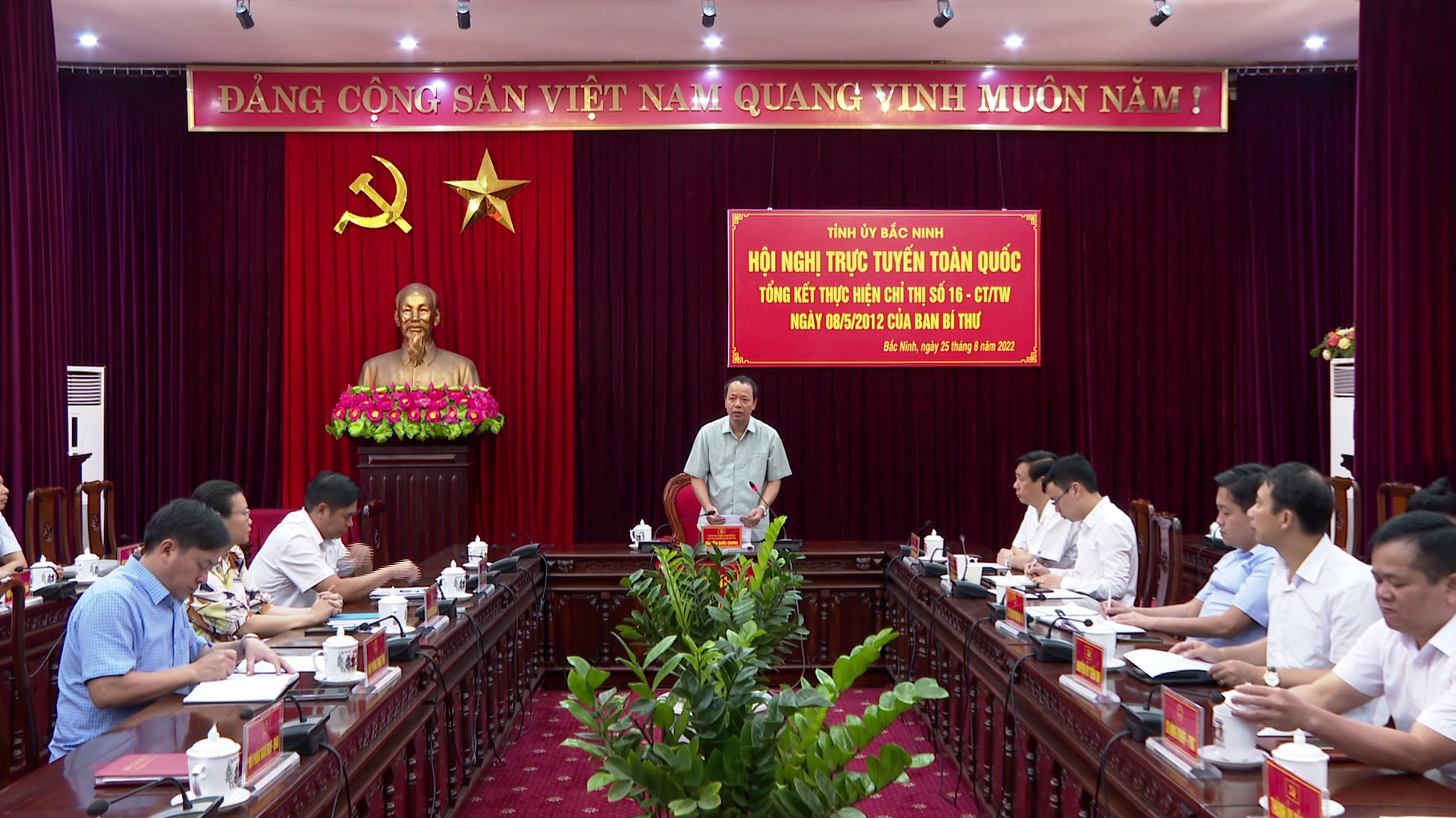 Hoi_nghi_truc_tuyen_dua_nguoi_nuoc_ngoai(1)