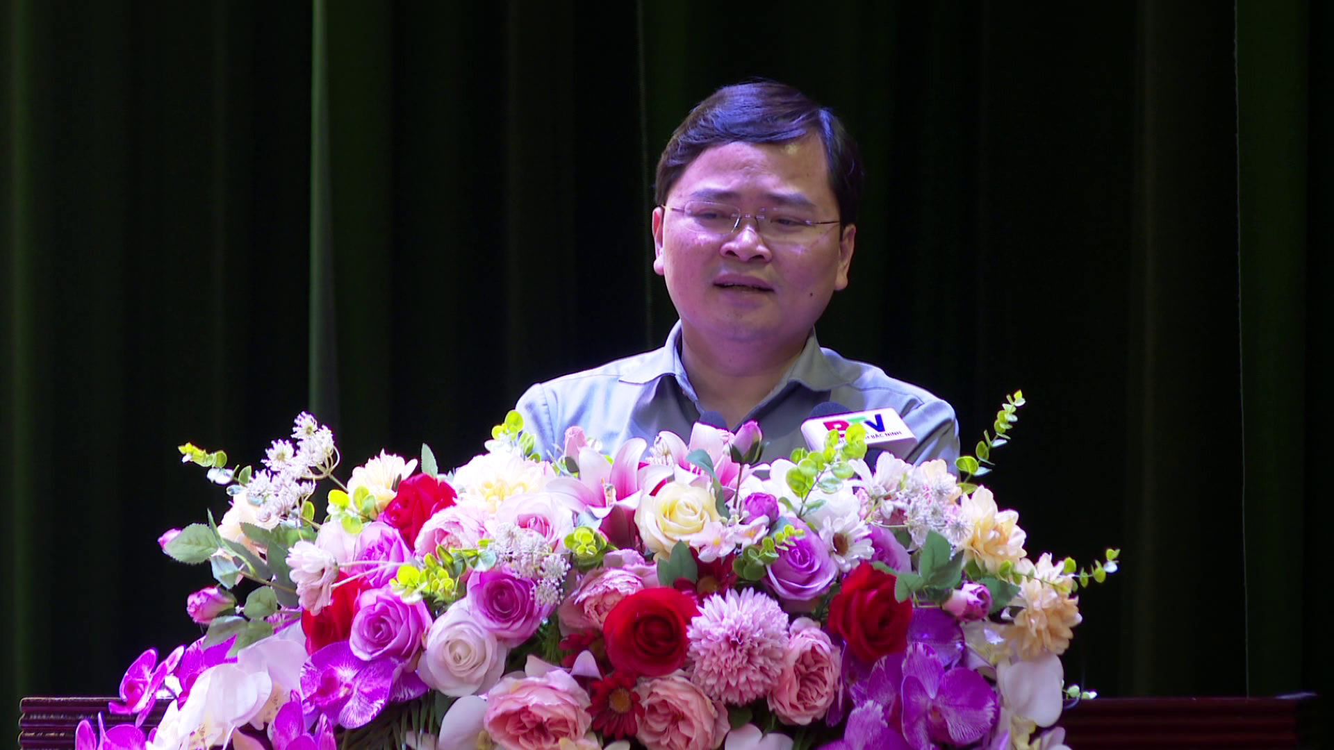 Bi_thu_tiep_xuc_cu_tri_tai_Tu_son(1)