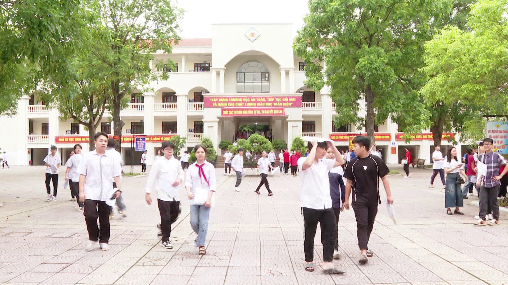 TUYEN_SINH_VAO_LOP_10_THANH_CONG(1)