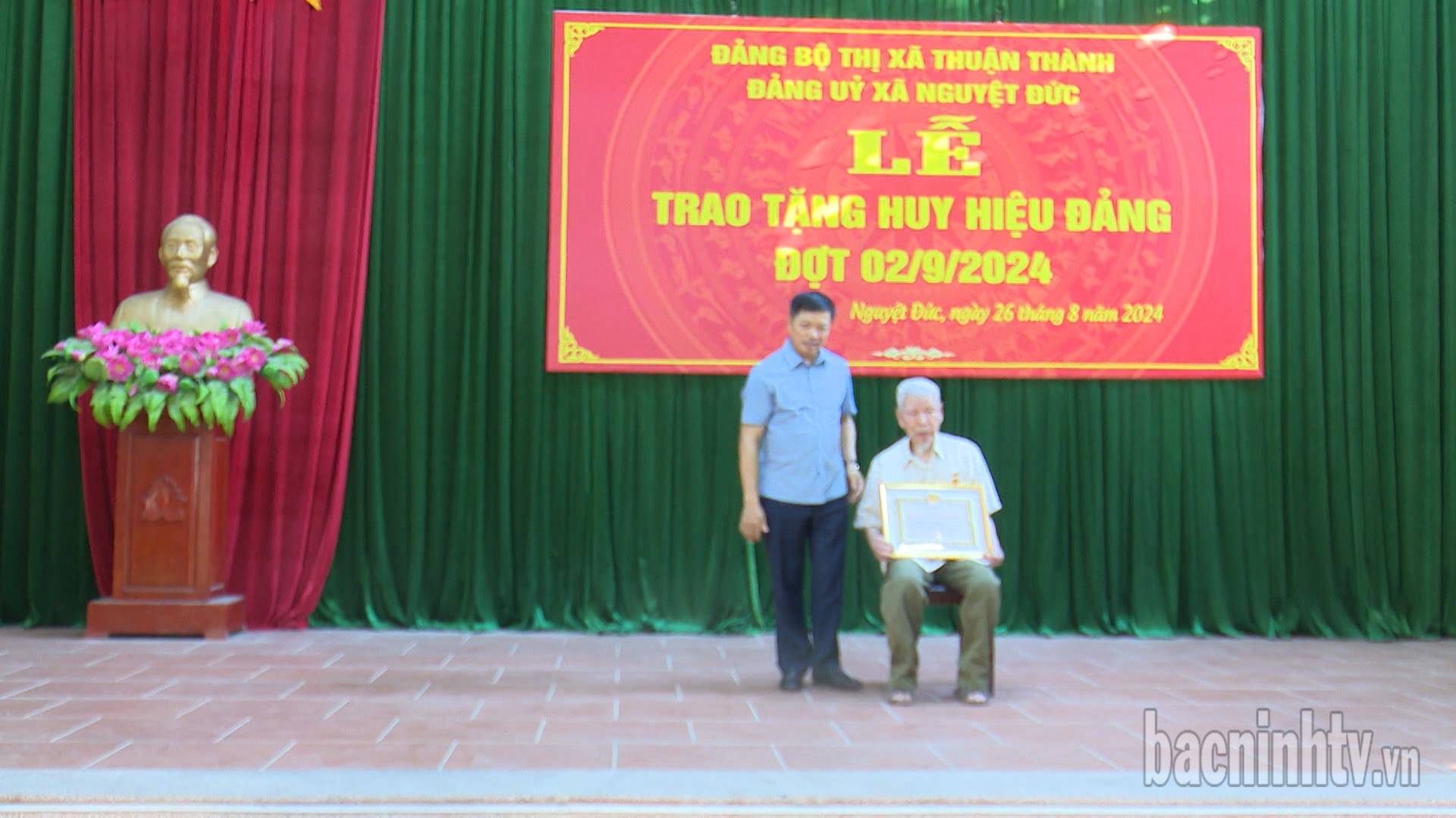 pct_tt_trao_hh_70_tuoi_dang