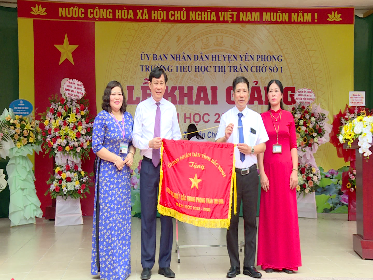 PCT_HDND_du_le_khai_giang_tai_Tieu_hoc_1_Thi_tran_cho(4)