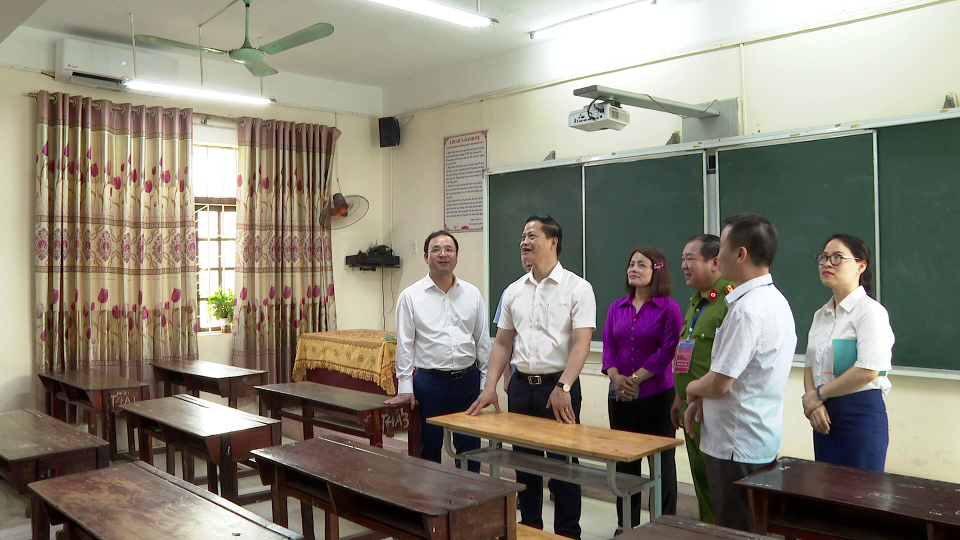 LANH_DAO_TINH_KIEM_TRA_THI_TOT_NGHIEP(1).png