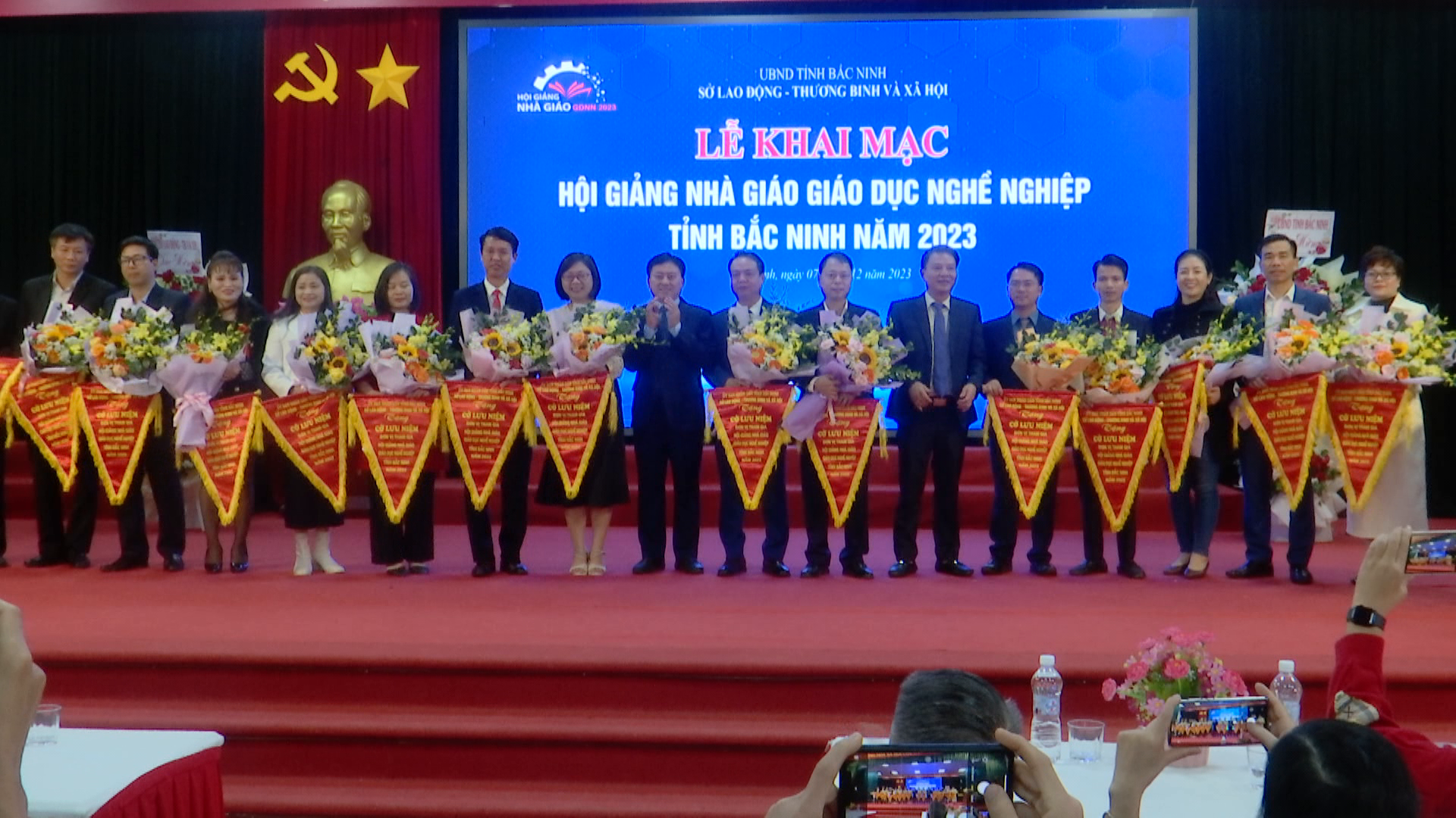 be_mac_hoi_thi_giao_duc_nghe_nghiep_(1)