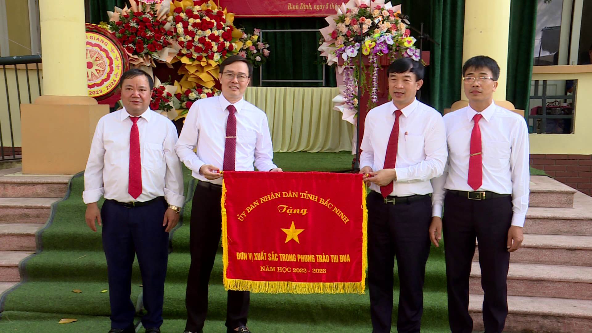 chu_tich_uy_ban_MTTQ_tinh_khai_giang_tai_truong_thcs_Binh_Dinh(2)