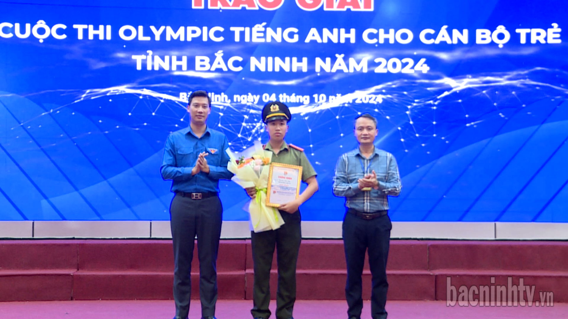 trao_giai_olimpic_ta