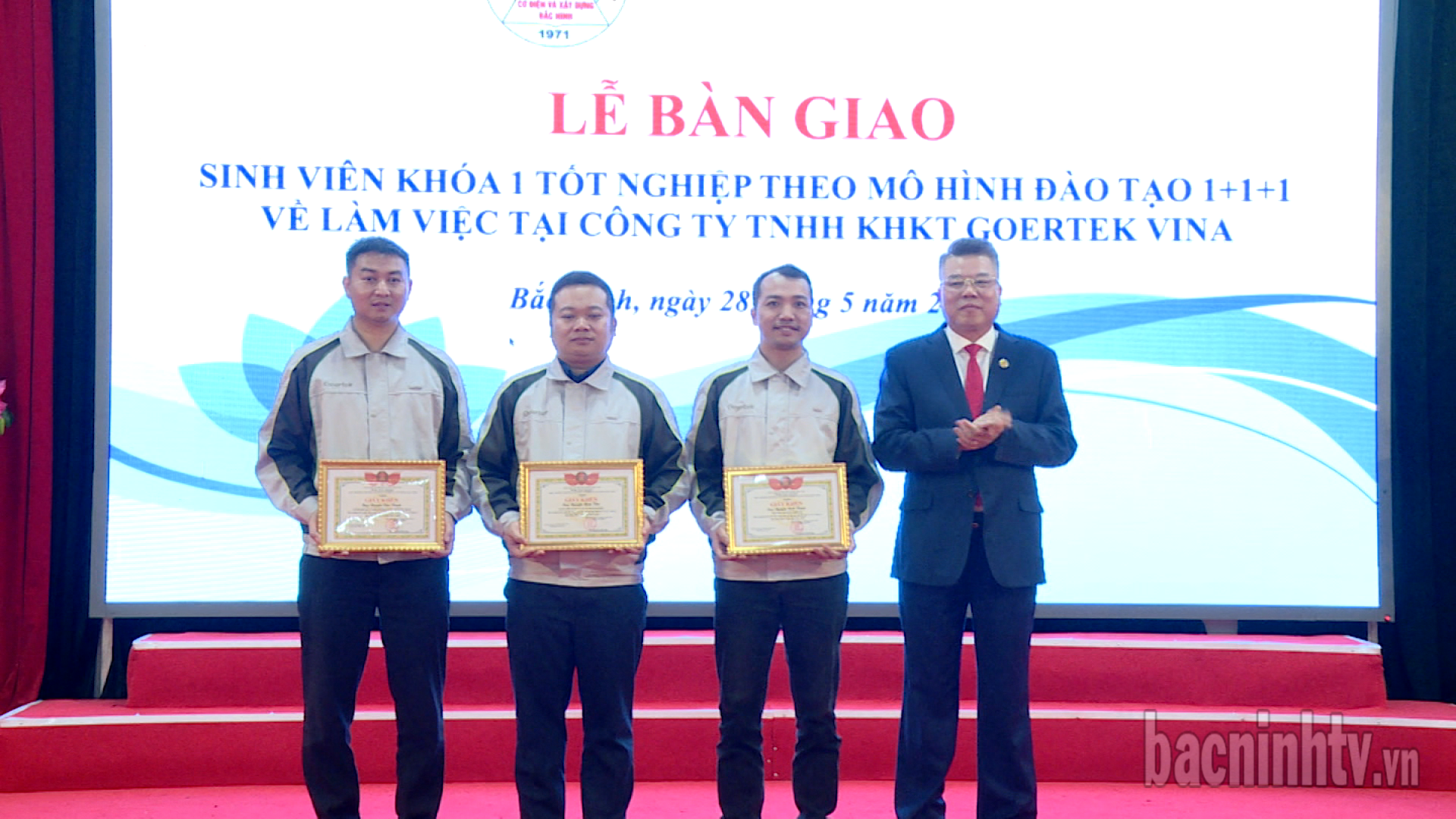 trao_chung_nhan_sv
