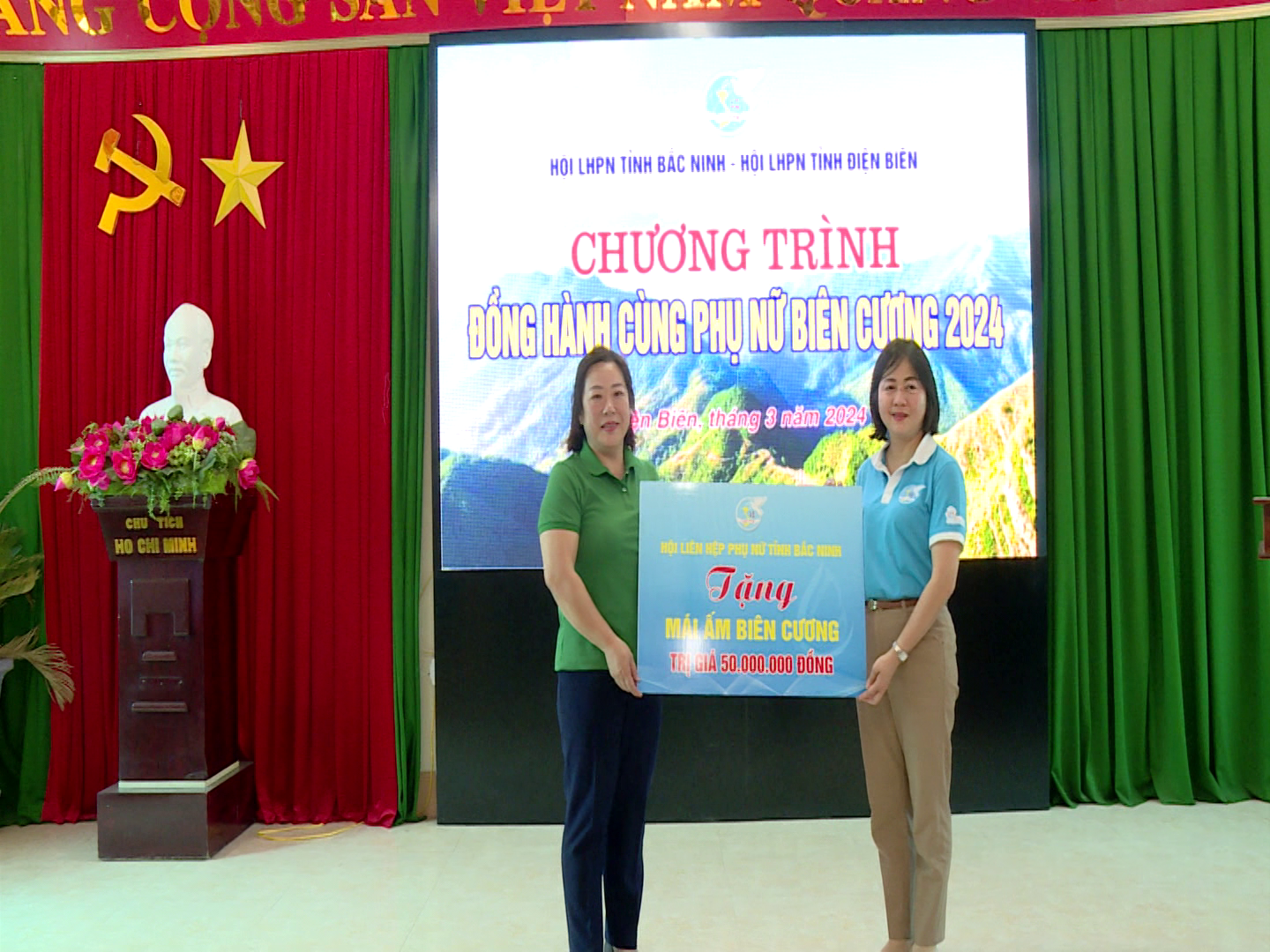 Tang_qua_tai_Dien_Bien(1)