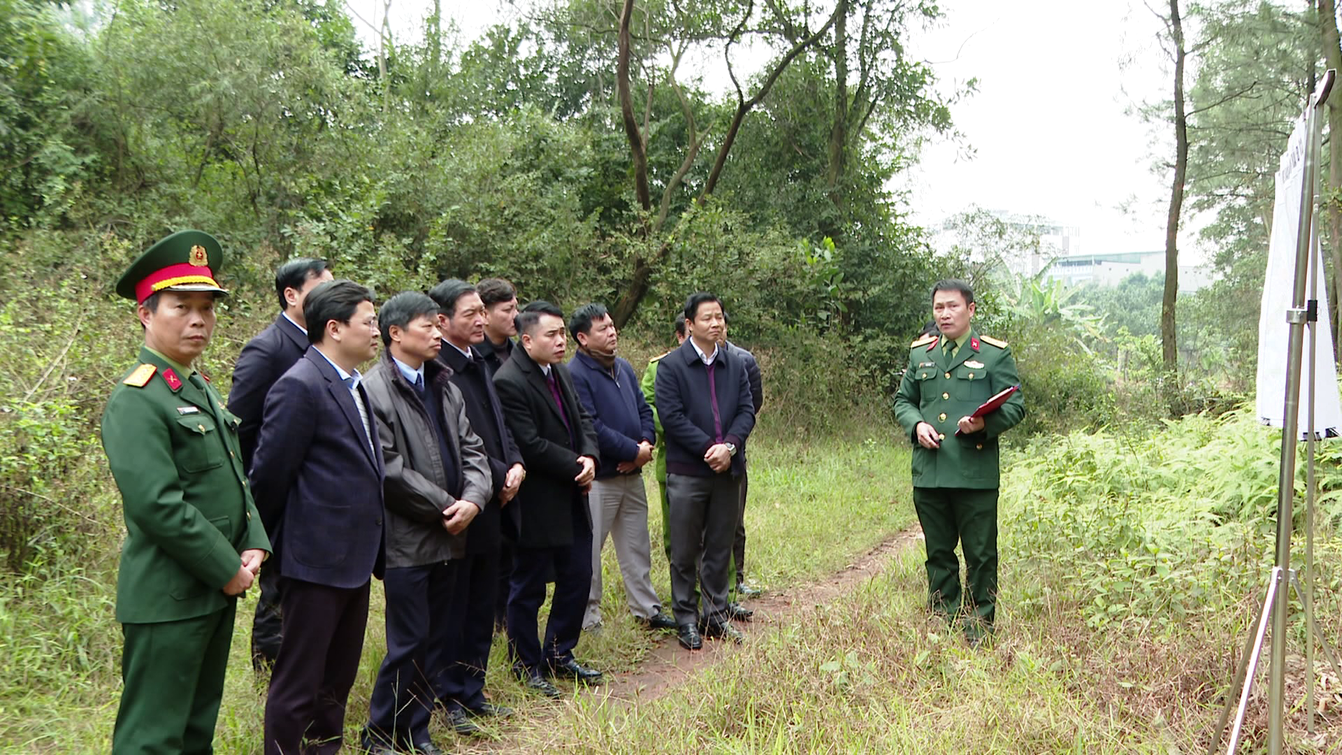 Bi_thu_kiem_tra_mot_so_cong_trinh_quoc_phong(2).png
