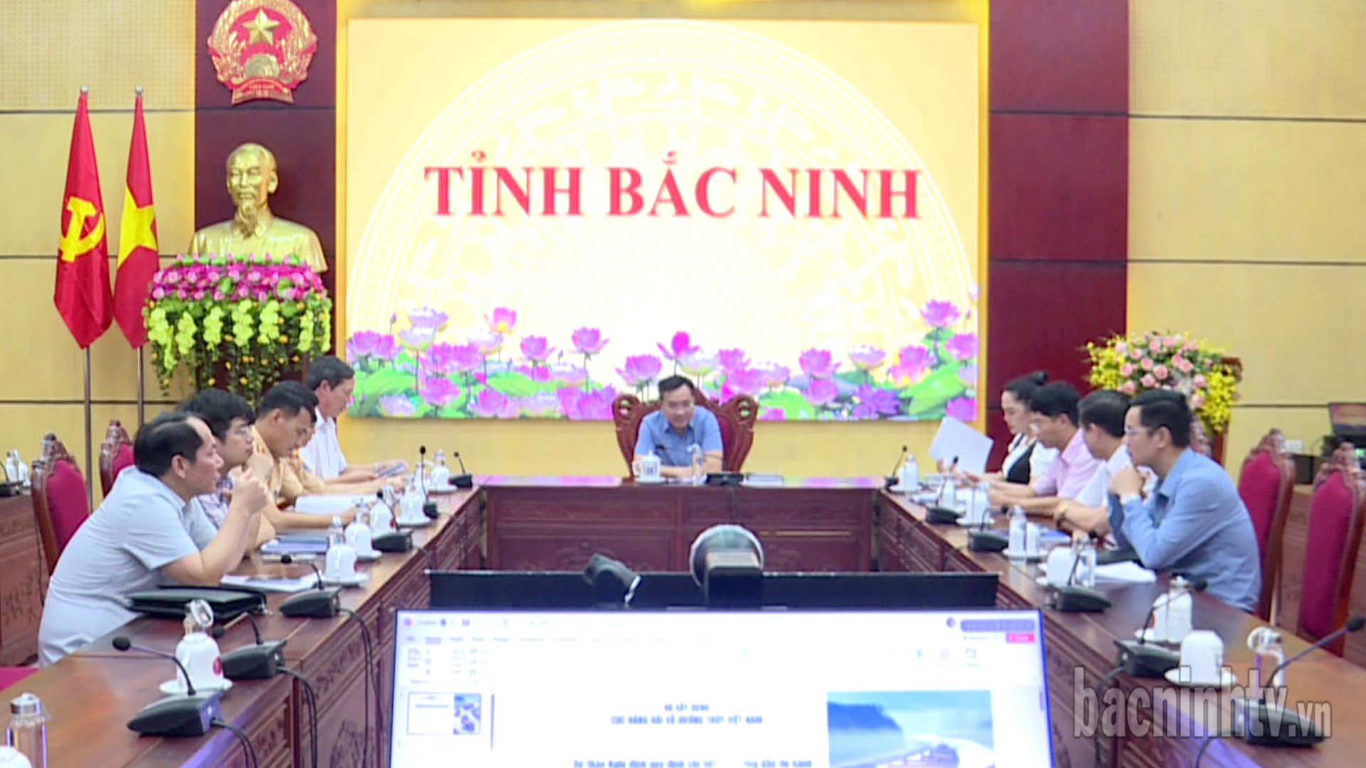 thuy_noi_dia
