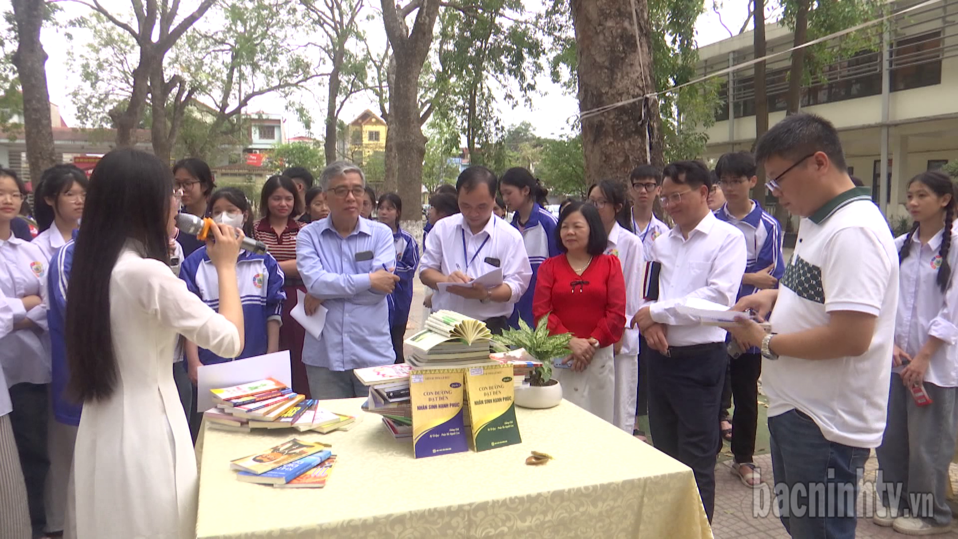 Tham_quan_hoi_sach