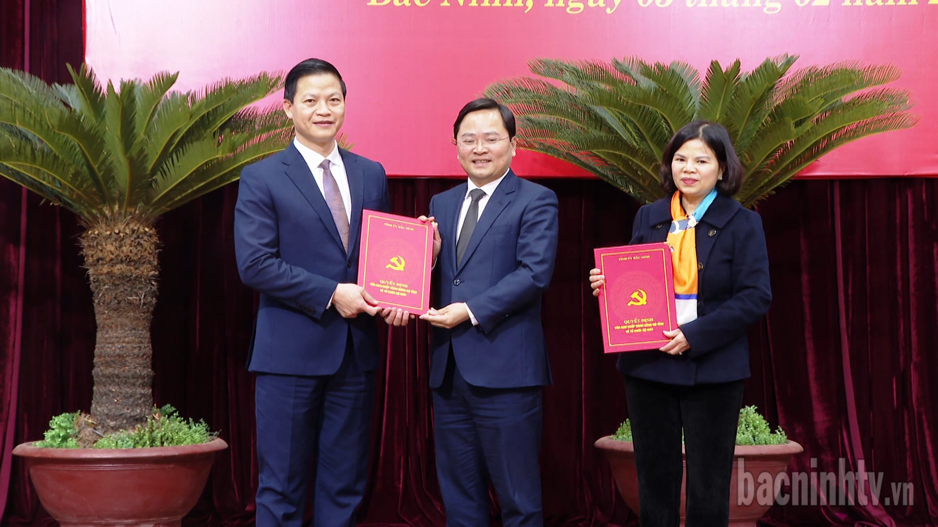 bi_thu_trao_qd_thanh_lap_2_dang_bo